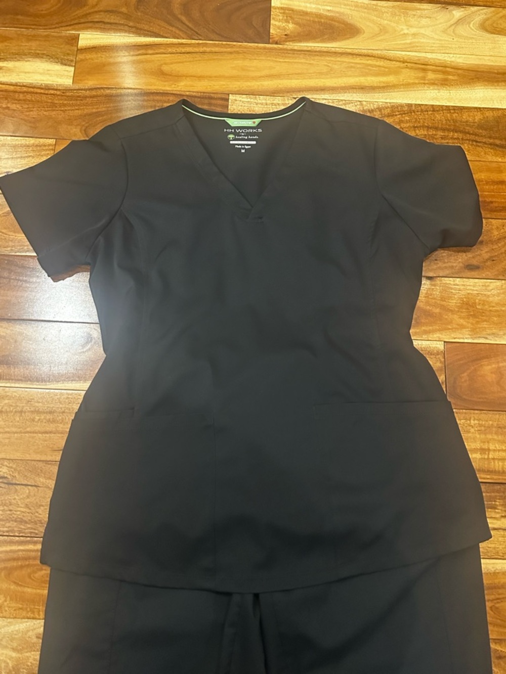 healing hands Black V-Neck Short Sleeve Medical Scrub Top